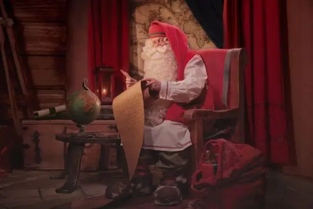 הכפר של סנטה קלאוס חגיגי באווירת חג המולד כל השנה ולא רק בכריסמס credit to getyourguide.com