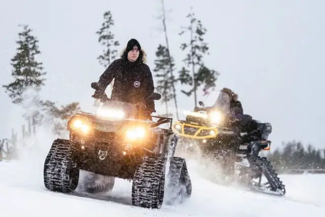 טיול בטרקטורון זחלי על השלג כולל ארוחת צהריים באיגלו credit to getyourguide.com