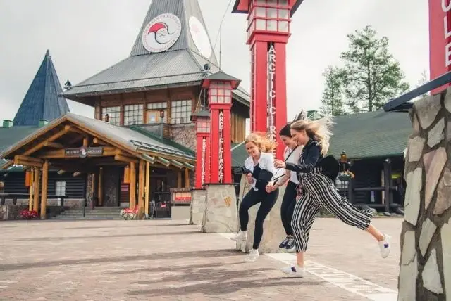 אירועים מיוחדים במהלך השנה בכפר של סנטה קלאוס - ומה קורה במיוחד בכריסמס? credit to getyourguide.com