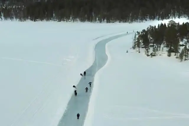 החלקה על הקרח בלפלנד credit to getyourguide.com