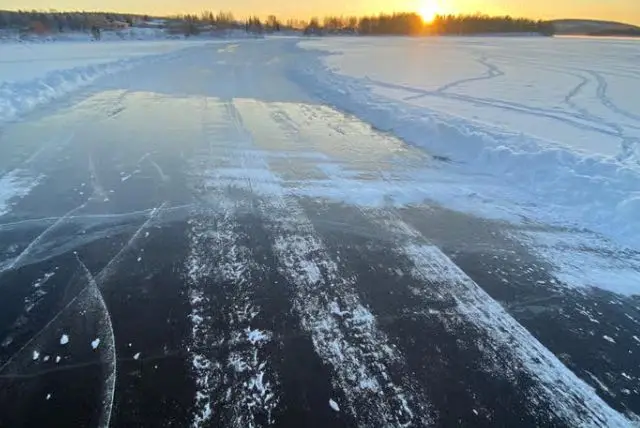 החלקה על הקרח בלפלנד credit to getyourguide.com