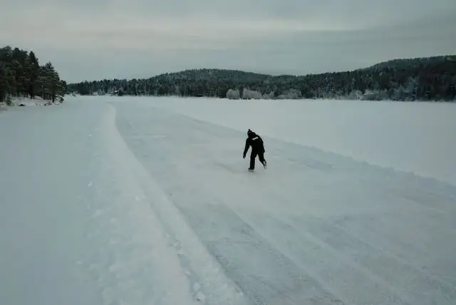 החלקה על הקרח בלפלנד credit to getyourguide.com