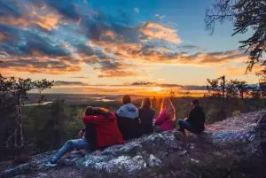 יום טיול מרובניימי לאתרי התיירות והאטרקציות הפופולאריות בלפלנד credit to getyourguide.com