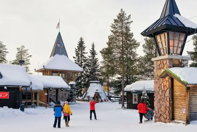 מתחם משחקים לילדים ומשפחות ברובניימי לפלנד
