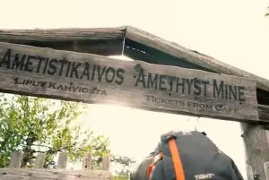 טיול למכרה אמטיסט, חפירת אבני חן וטיול ברכבת שלג credit to getyourguide.com