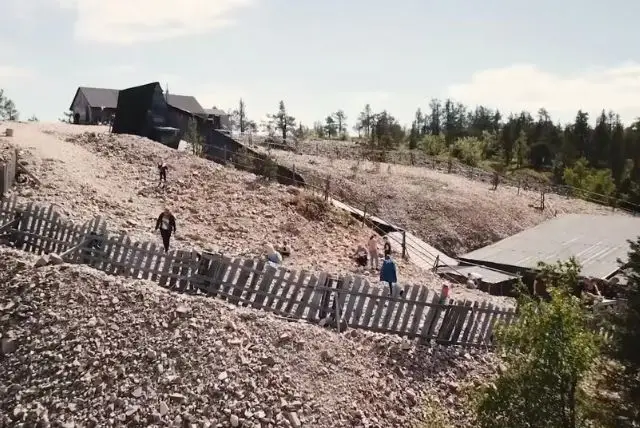 טיול למכרה אמטיסט, חפירת אבני חן וטיול ברכבת שלג credit to getyourguide.com