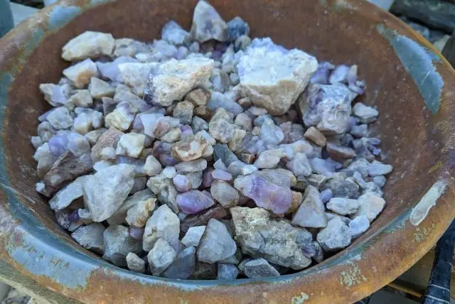 טיול למכרה אמטיסט, חפירת אבני חן וטיול ברכבת שלג credit to getyourguide.com