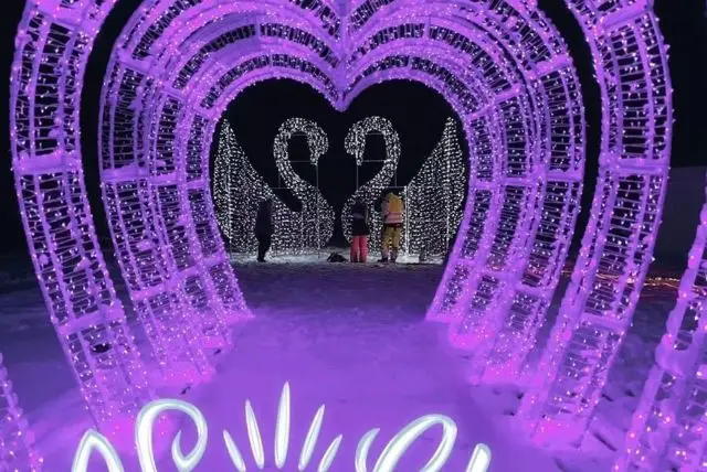 פארק החורף סנואו-גלו (Snow Glow) credit to tiqets.com