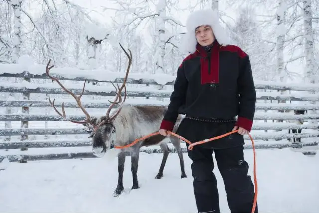 סיור בחוות איילים מקומית ברובניימי credit to getyourguide.com