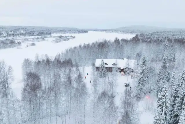 סיור בחוות איילים מקומית ברובניימי credit to getyourguide.com