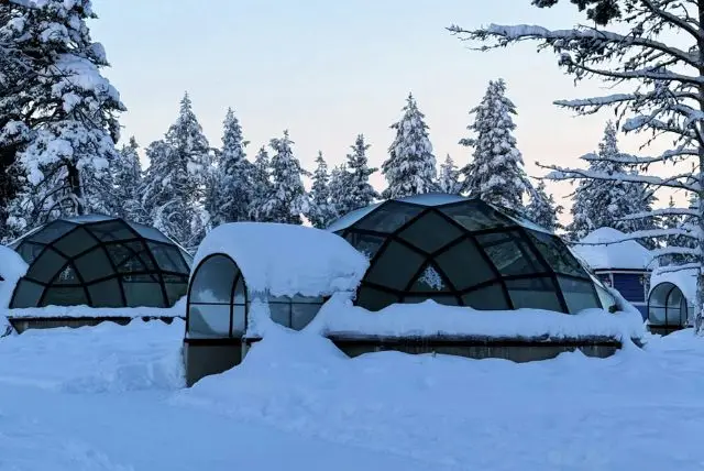 סאריסלקה (Saariselkä), פינלנד - סמוכה לפארק הלאומי אורו קקונן וידועה במלונות איגלו מזכוכית