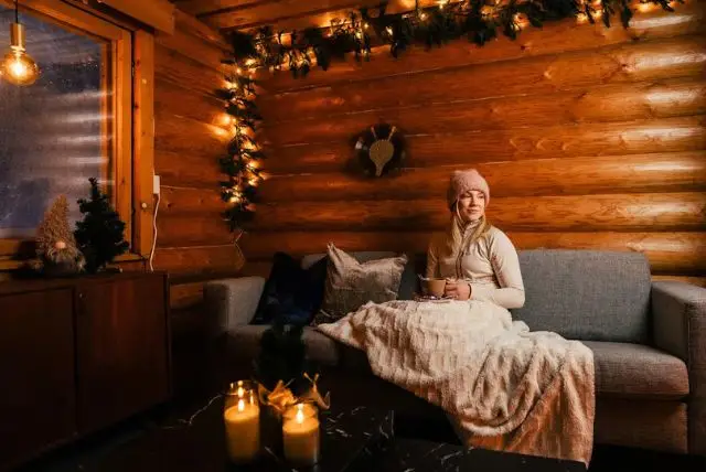 שחייה מסורתית בקרח כולל סאונה ברובניימי credit to getyourguide.com