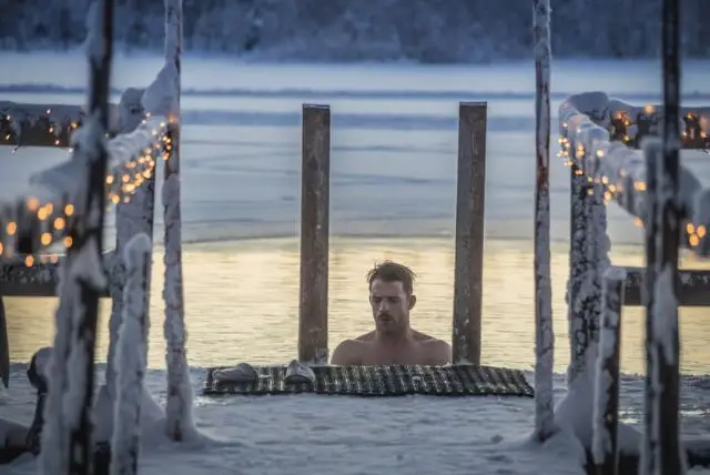שחייה מסורתית בקרח כולל סאונה ברובניימי credit to getyourguide.com