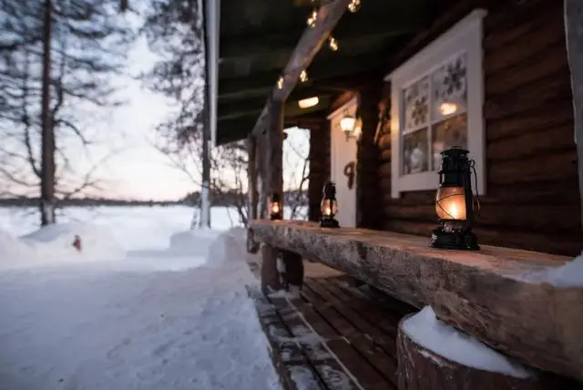 שחייה מסורתית בקרח כולל סאונה ברובניימי credit to getyourguide.com