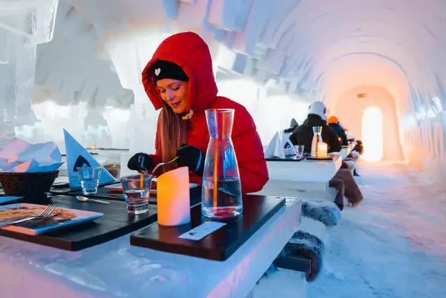 סיור במלון הקרח הארקטי מרובניימי כולל הסעות credit to getyourguide.com