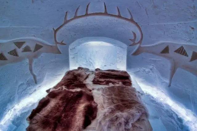 סיור במלון הקרח הארקטי מרובניימי כולל הסעות credit to tiqets.com