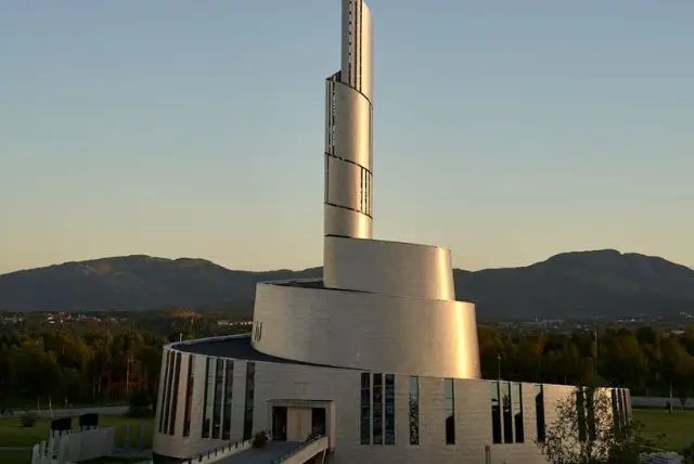 קתדרלת הזוהר הצפוני באלטה - לפלנד הנורווגית (Northern Lights Cathedral)