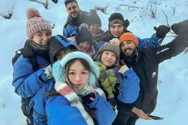 מפלי קורוומה הקפואים בלפלנד (Frozen Waterfalls of Korouoma Canyon) credit to getyourguide.com