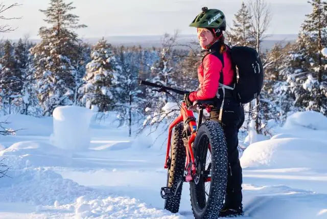 טיול אופניים בשלג של לפלנד credit to getyourguide.com