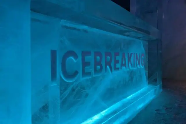 בר הקרח של קמי credit to getyourguide.com