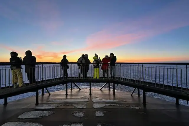 שייט על אוניית הקרח סמפו עם ציפה על הקרח credit to getyourguide.com