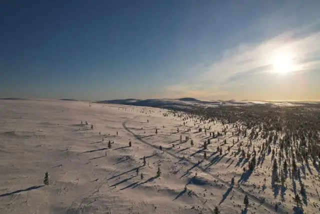שיעור קרוס קאנטרי סקי עם מדריך בלפלנד credit to getyourguide.com