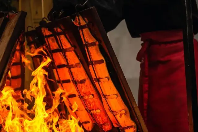 ארוחת פונדו מסורתית בלפלנד credit to getyourguide.com