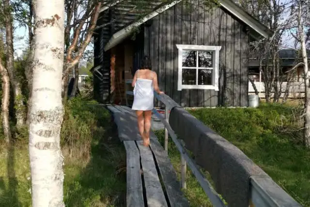 חווית סאונה בנהר במווטקה באיזור סאריסלקה (Saariselkä) צפון לפלנד credit to getyourguide.com