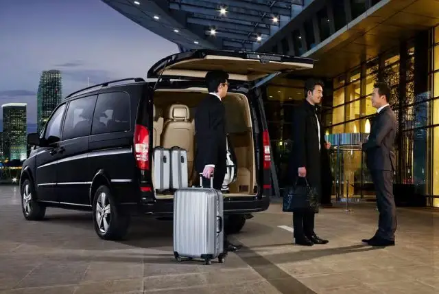 הסעה משדה התעופה של רובניימי למלון במרכז העיר credit to getyourguide.com