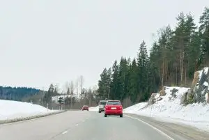 השכרת רכב בלפלנד - מה חשוב לדעת לגבי נהיגה בשלג בלפלנד, כבישים, מהירות, חוקים, כללים ועוד